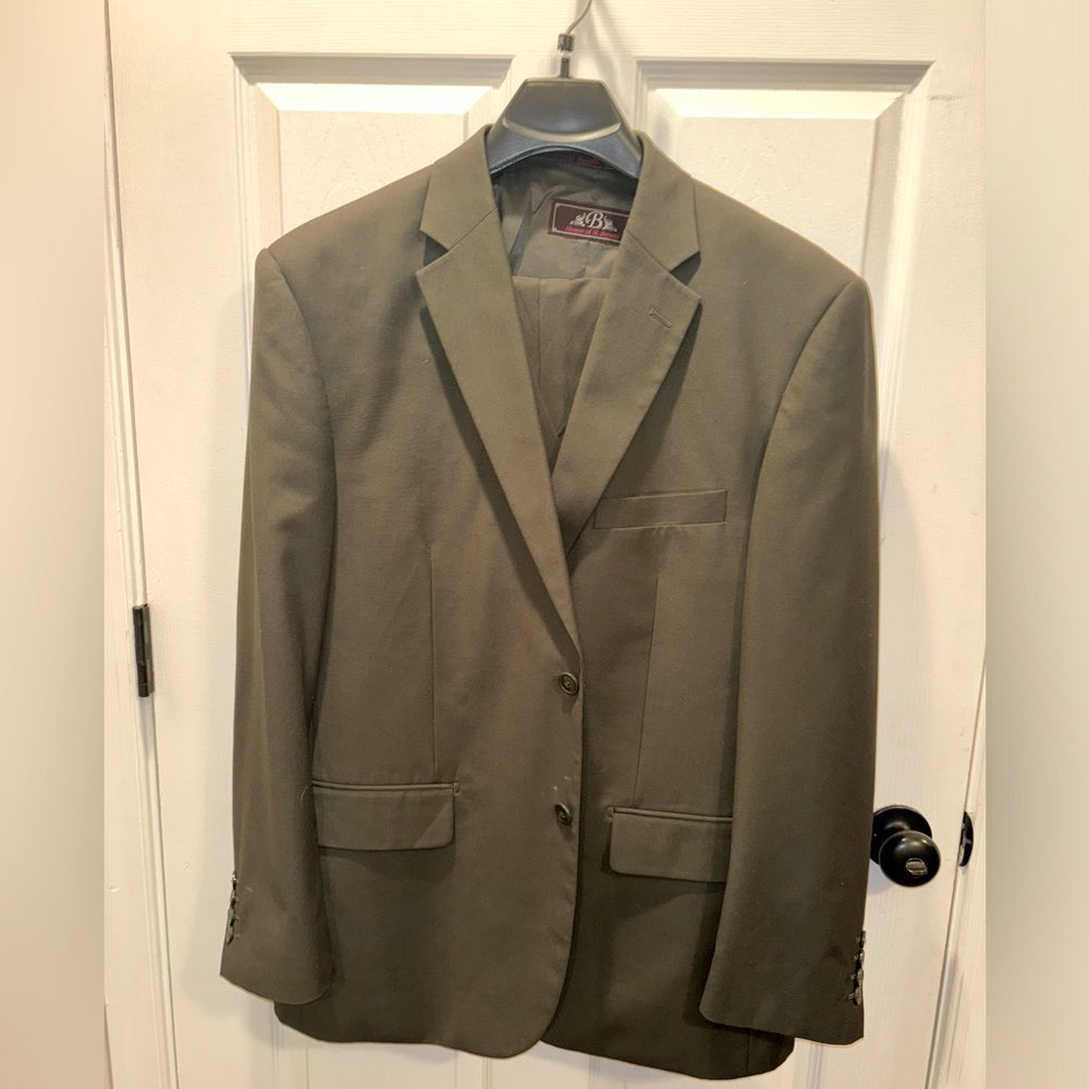 HOUSE OF ST BENETS 3-piece olive suit 44R / 38W LIKE NEW